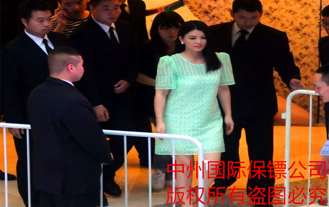 肉体裸交137大胆摄影特种保镖在重庆护驾李湘
